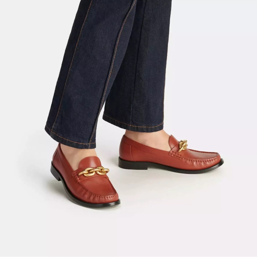 COACH JESS LOAFERS RUST BROWN GOLD CHAIN DETAIL EVERYDAY DRIVER SHOES NWOB